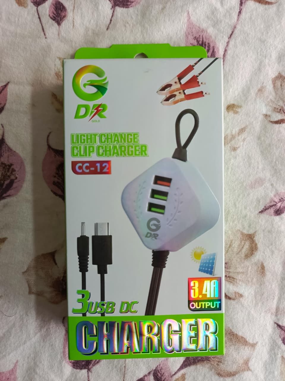 G-DR branded CC-12 multi-port USB charger.