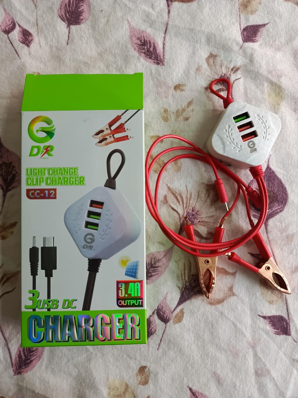 G-DR branded CC-12 multi-port USB charger.